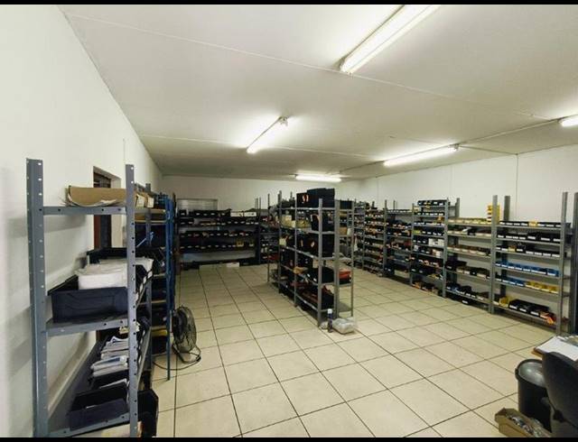 INDUSTRIAL PROPERTY TO RENT IN HALFWAY HOUSE